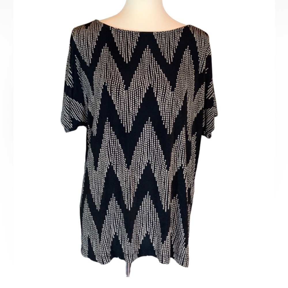 Chico’s Travelers wrinkle resistant top with chevron pattern Size 3 = XL / 16